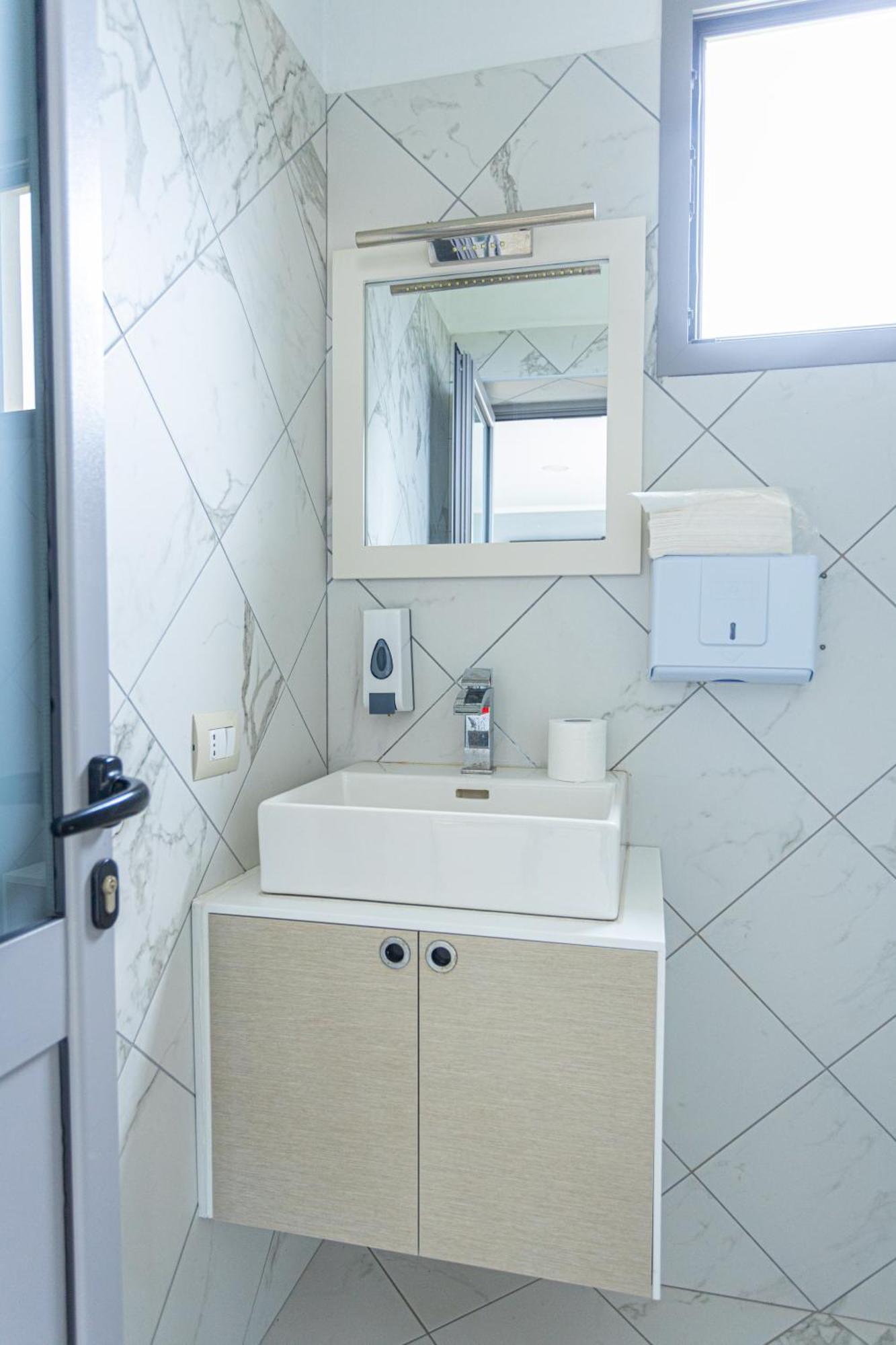 Hotel Olti Vlore Ngoại thất bức ảnh